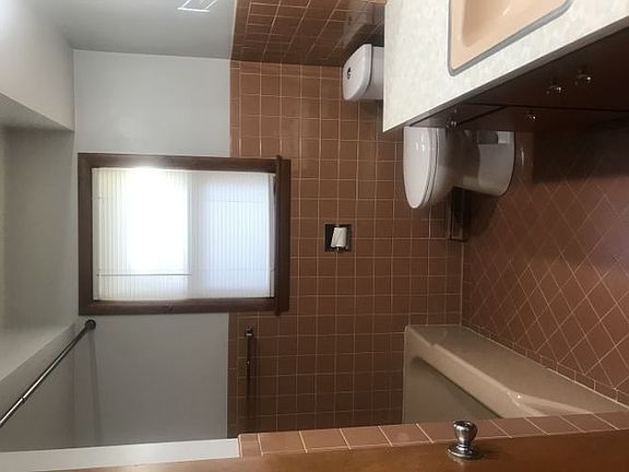 4th image of 612 Parkside Dr
