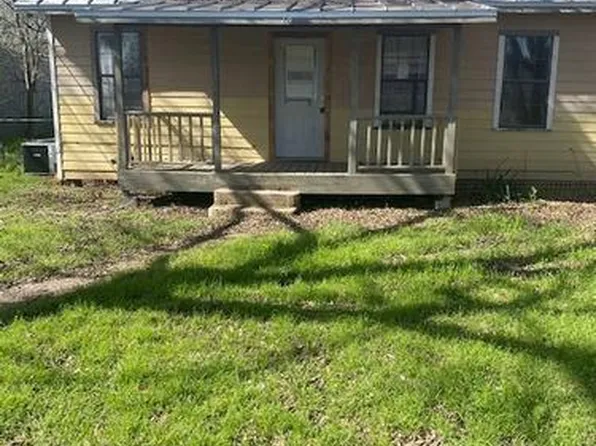 339 N Water St, La Grange, TX 78945