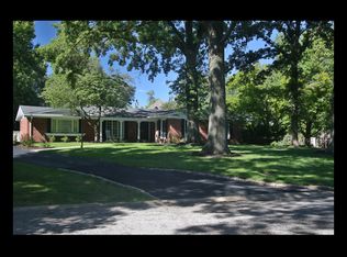 723 Fairways Cir, Saint Louis, MO 63141