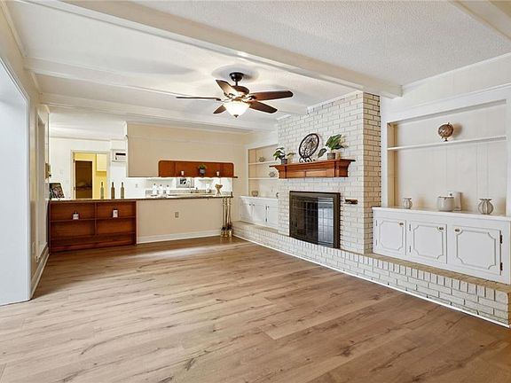4th image of 328 Huntington Dr