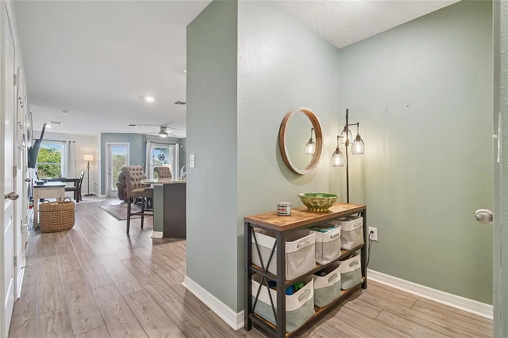 2 bed, 2.5 bath, 1621 sqft, $2,200 — Photo 2