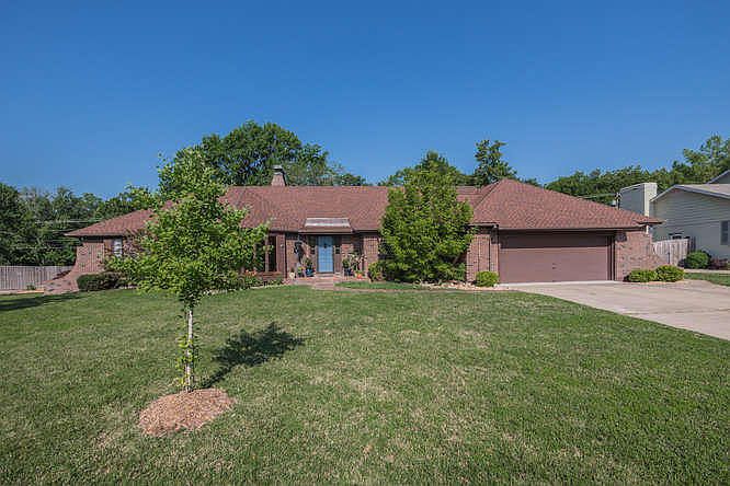 2nd image of 1101 Hulen Dr