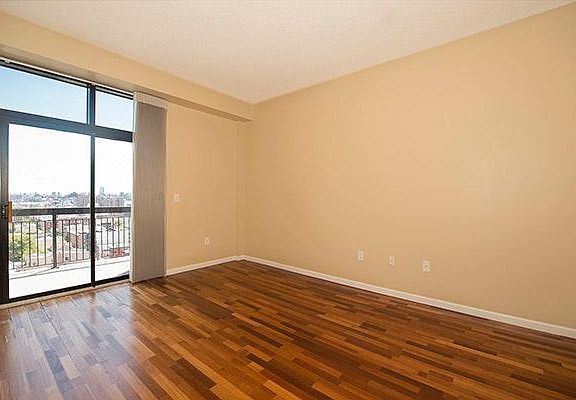 Bedroom(fits a king)