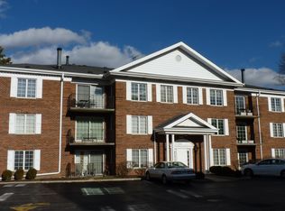 322 Park Ave APT 3A, Clarendon Hills, IL 60514