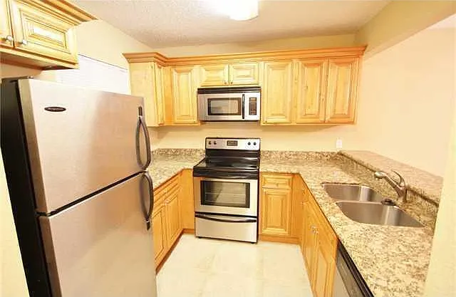 2 bed, 2.0 bath, 904 sqft, $1,850 — Photo 3
