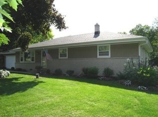 3185 S Thornapple Ln, New Berlin, WI 53146