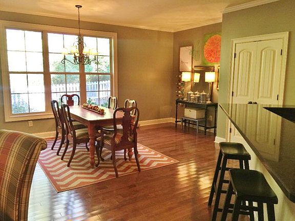 Kitchen dining area