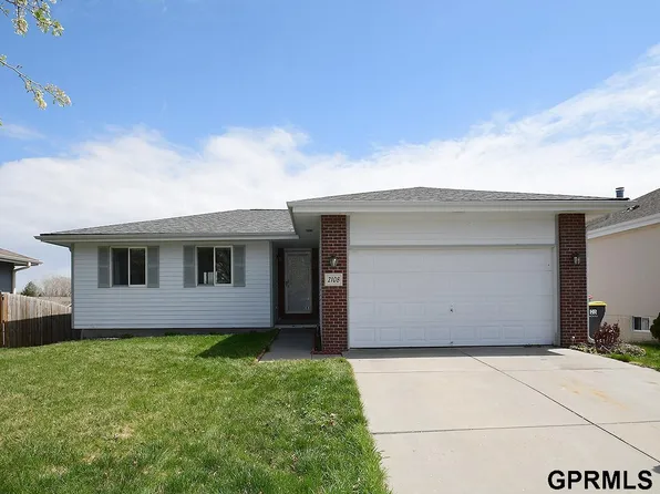 2108 NW 54th St, Lincoln, NE 68528