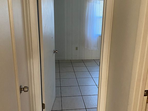 4th image of 330 Country Lane Dr Unit 330