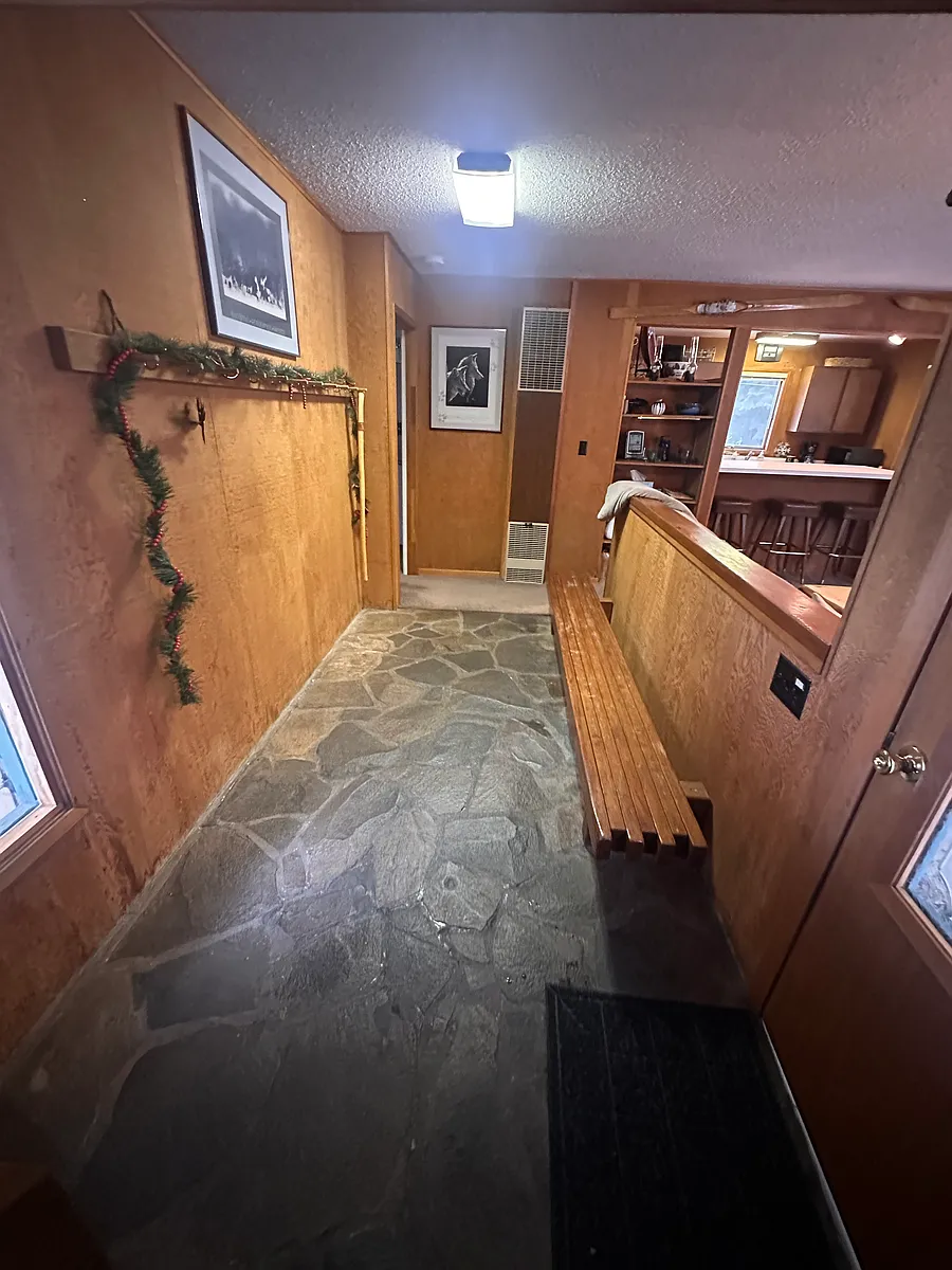 Entry way - Ward Ave