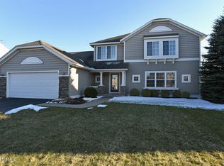 8706 Sun Park Dr, Zeeland, MI 49464