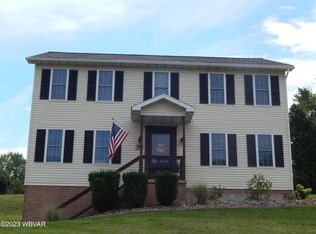 36 Woodbryn Dr, Williamsport, PA 17701