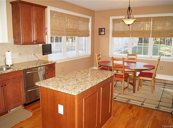 5th image of 115 Periwinkle Ln