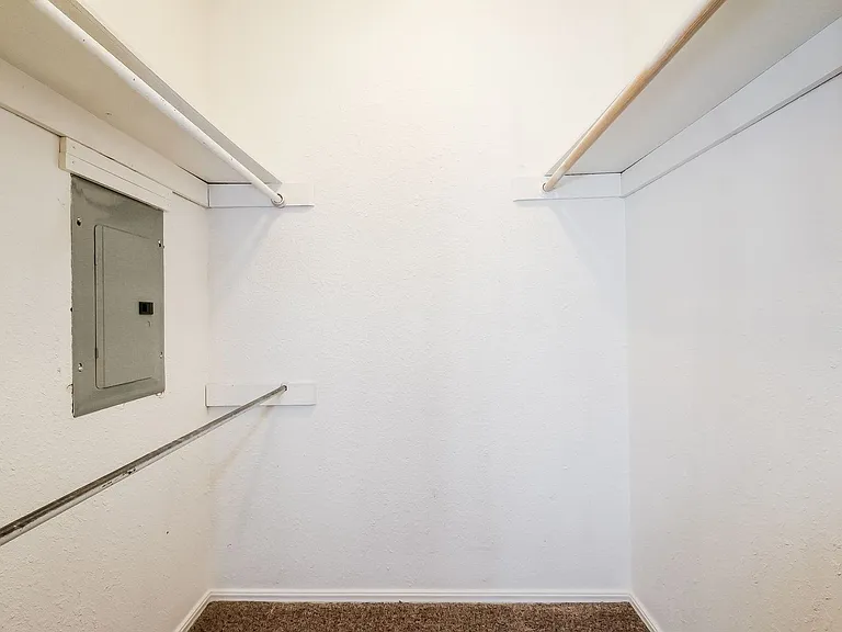 Kimberly Apartments — Photo 14