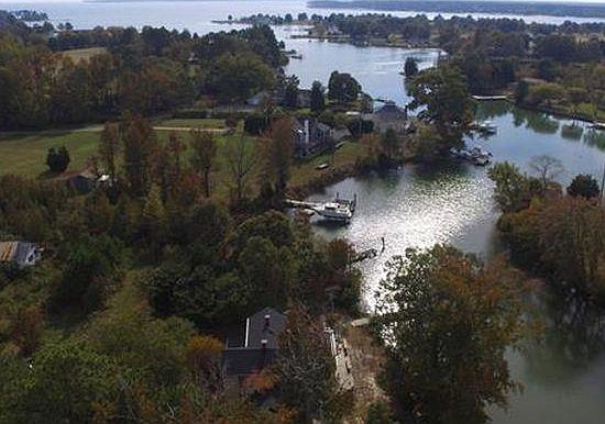 3rd image of 131 Creeks End Ln