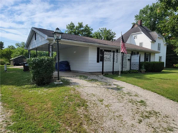 517 W Union St, Nokomis, IL 62075