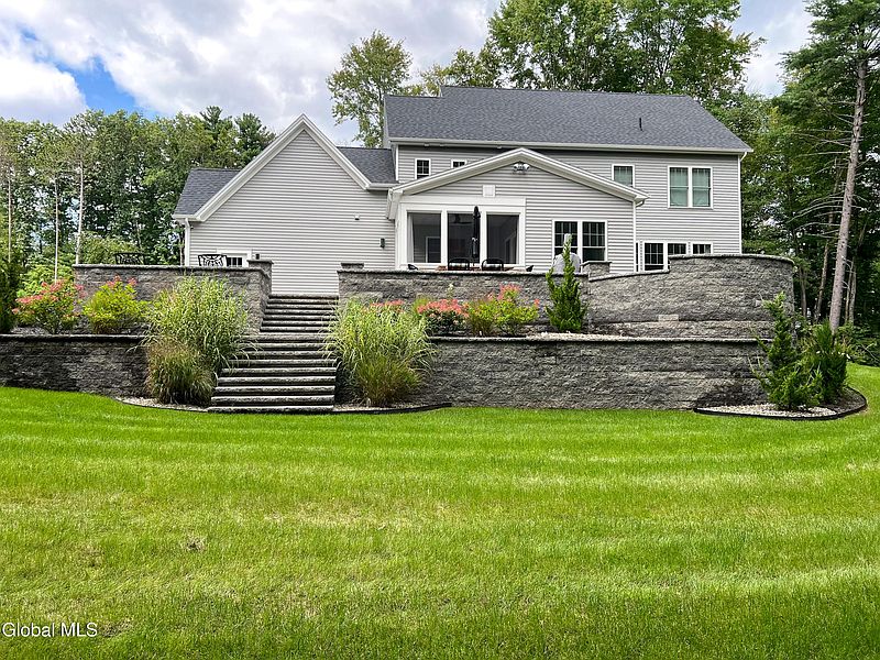 4th image of 10 Jennifer Lane