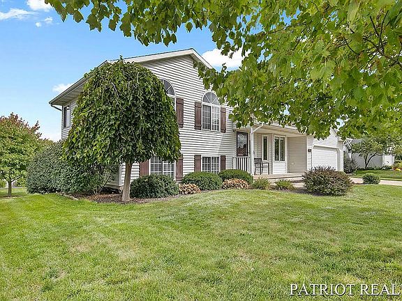 3rd image of 483 Sunbrook Dr SE