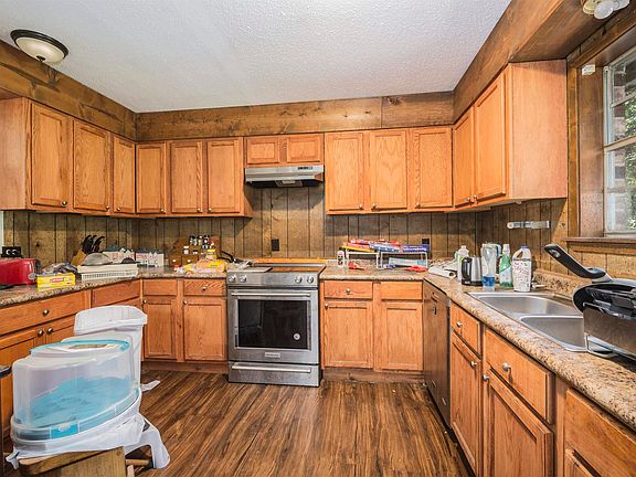 2nd image of 39 Lake Dr