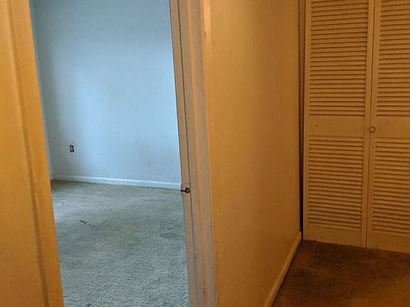 5th image of 719 Oaks Manor Ct #P3-2