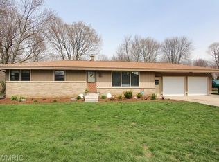 8421 Whispering Pine Ct, Zeeland, MI 49464
