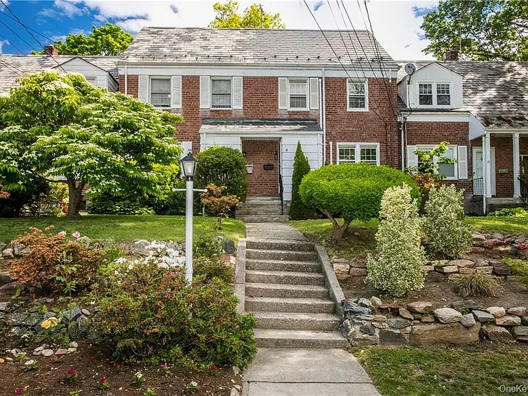 8 Elkan Rd — Photo 1