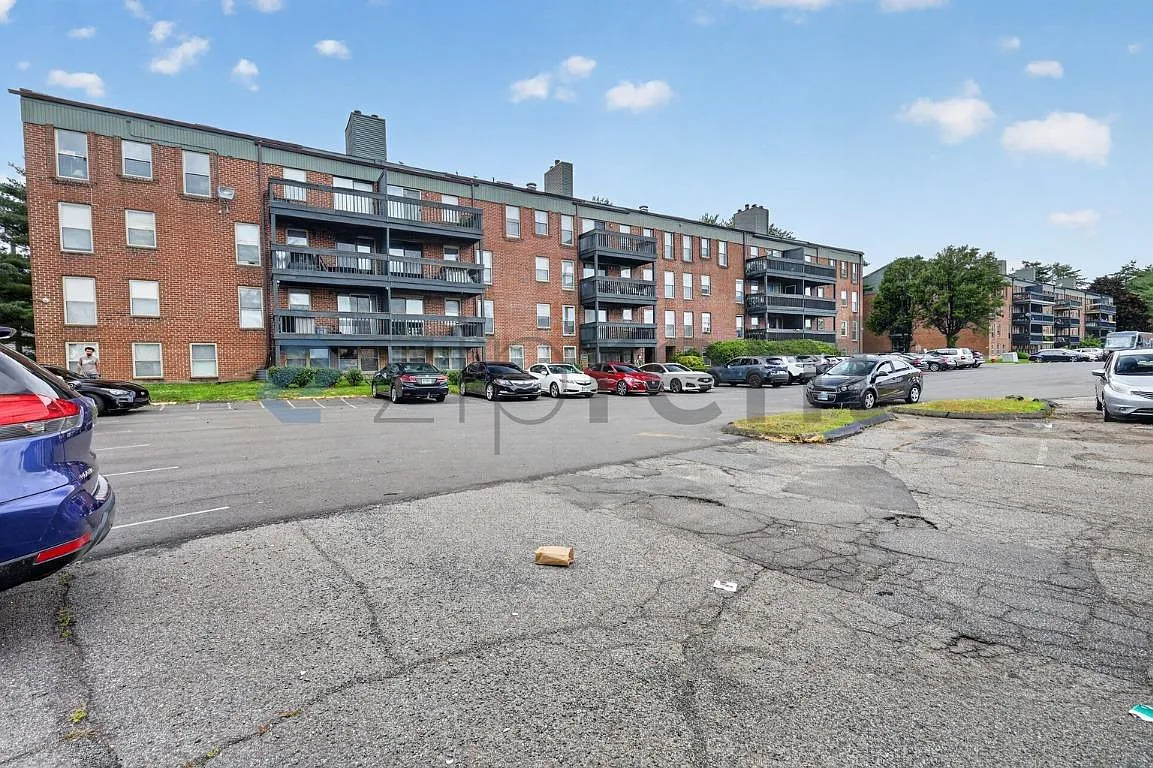 2 bed, 1.5 bath, 1096 sqft, $1,500 — Photo 1