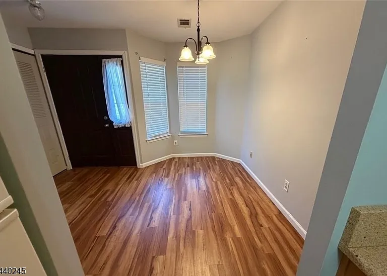 601 Sunshine Ct — Photo 2