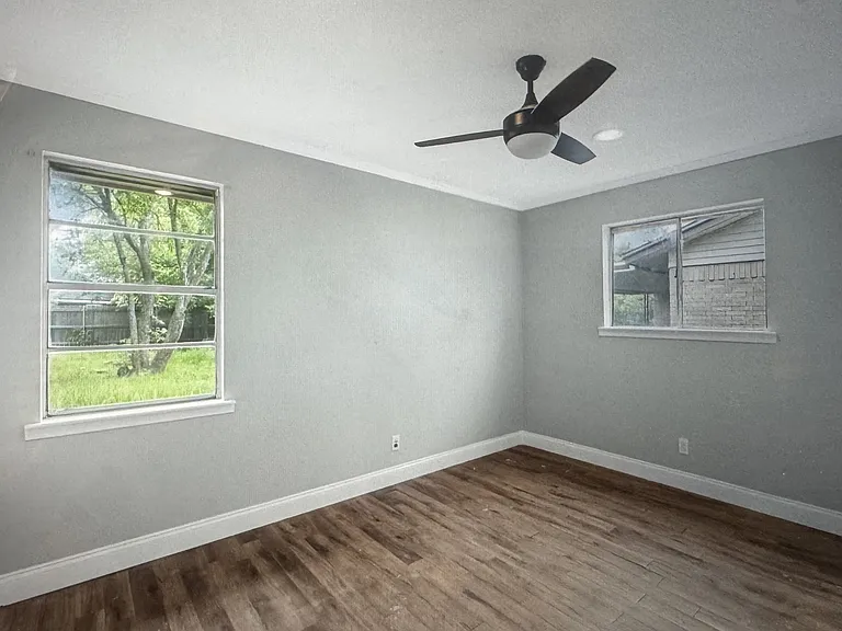 928 Duty Ave — Photo 10