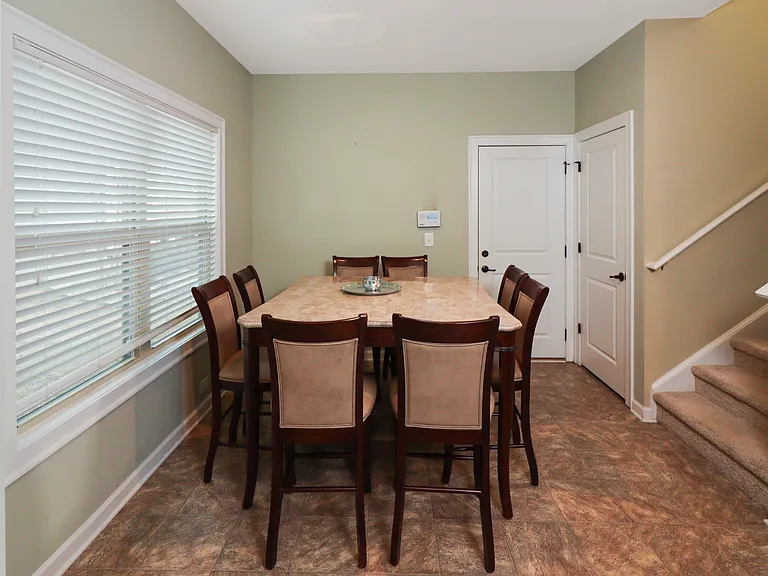 4010 Lake Manor Way — Photo 8