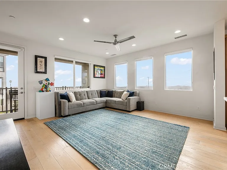 1068 Hampton Dr — Photo 15