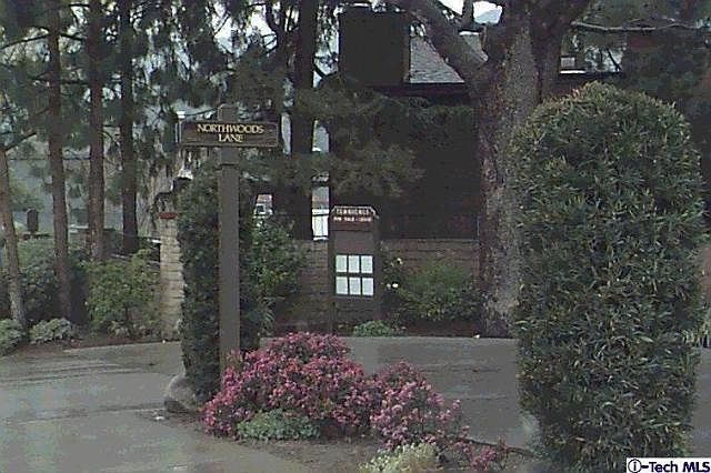 1st image of 27 Northwoods Ln