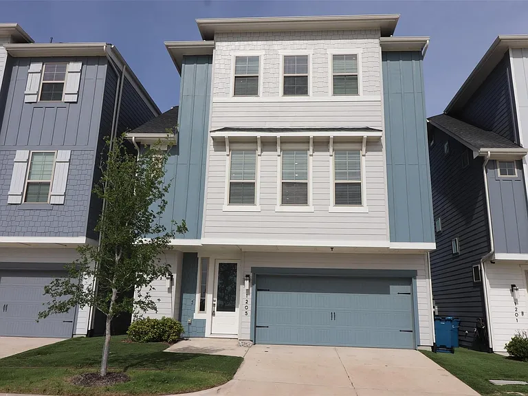 1205 Marc Pl — Photo 1