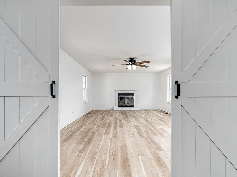 2718 Buckner Ln — Photo 12