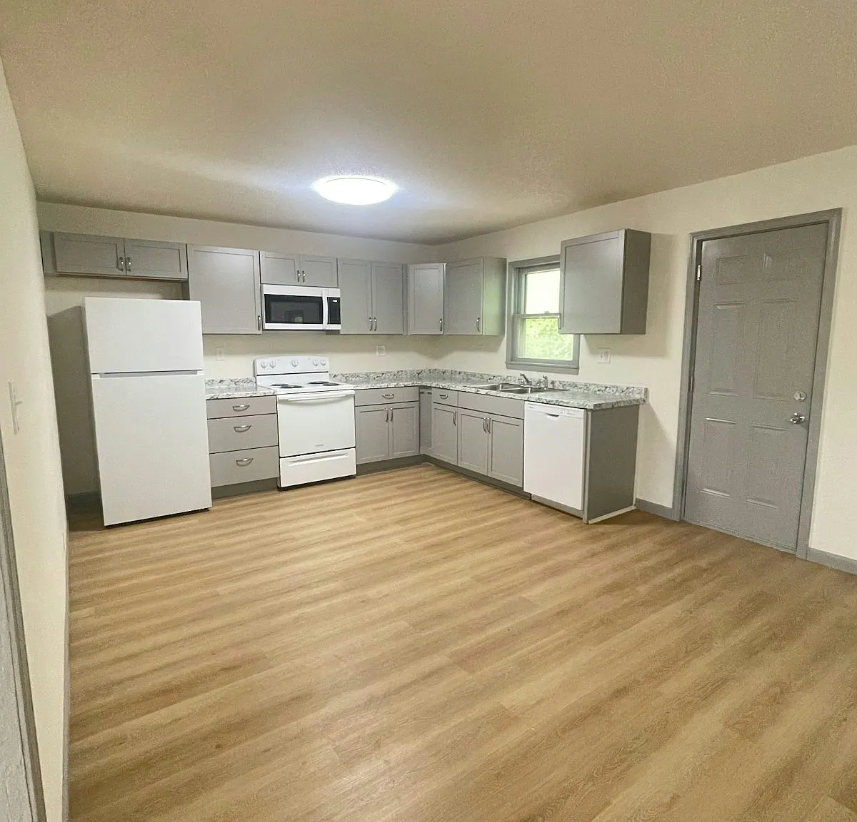 508 S Commercial Ave — Photo 1