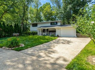 8213 Springfield Village Dr, Springfield, VA 22152