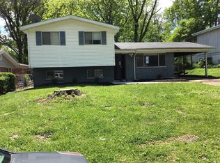 8410 Oak Dr, Saint Louis, MO 63121