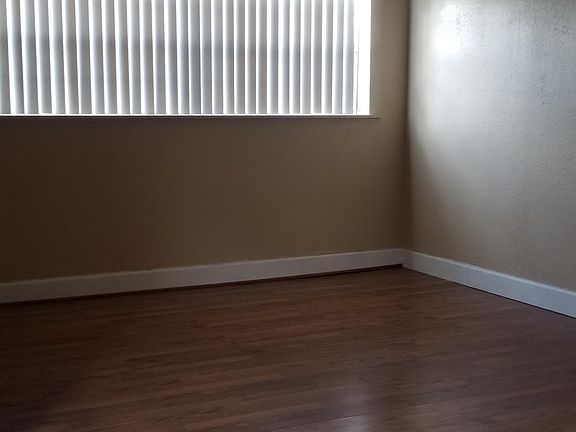 3rd image of 1412 Tyrone Blvd N