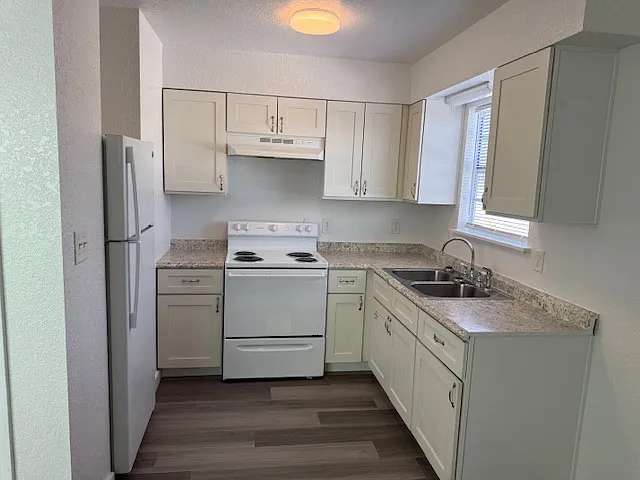 Comet 168 N Comet Ave - A2 Comet — Photo 2