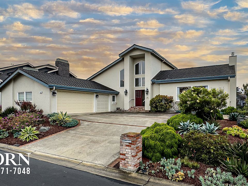 1st image of 32 Fairway Pl