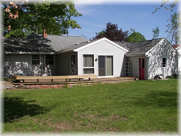 4th image of 649 Fuller St