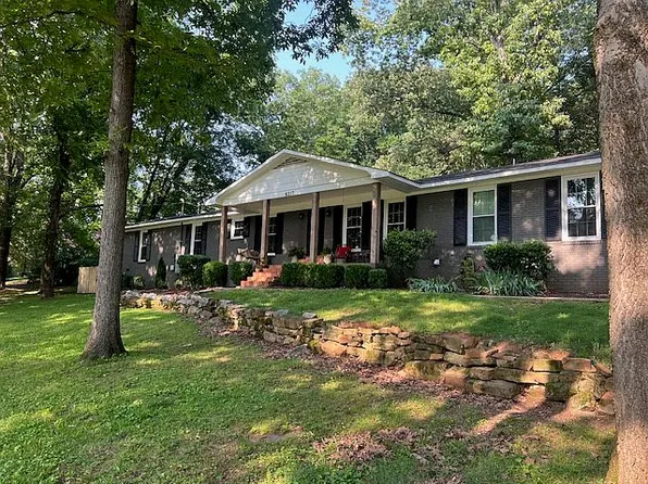 8317 Louis Dr SE, Huntsville, AL 35802