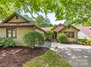 14 Lacoste Dr, Hendersonville, NC 28739