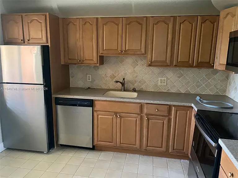 389 Lakeview Dr #101 — Photo 4
