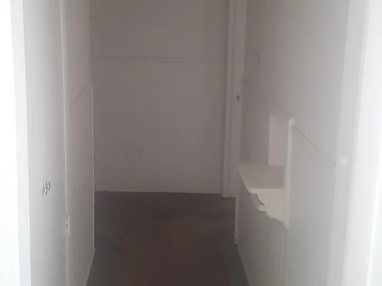 hall to bedrooms