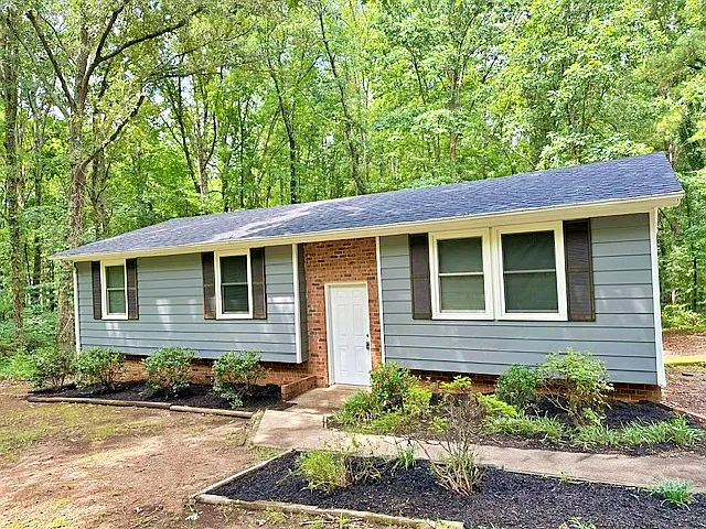 3 bed, 1005 sqft, $2,095 — Photo 1