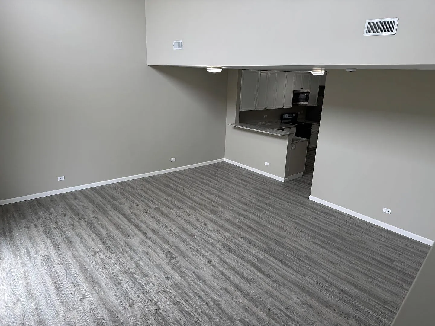 1725 Chrysler Dr — Photo 4