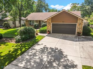 952 Pine Grove Ave, Gurnee, IL 60031