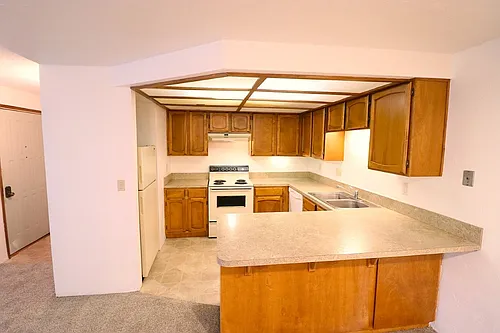 650 Harlow Rd #106 Photo 1
