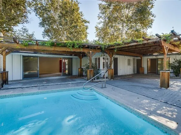 5301 Bellaire Ave, Valley Village, CA 91607